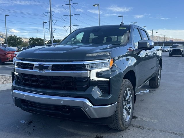 2025 Chevrolet Silverado 1500 LT photo 4