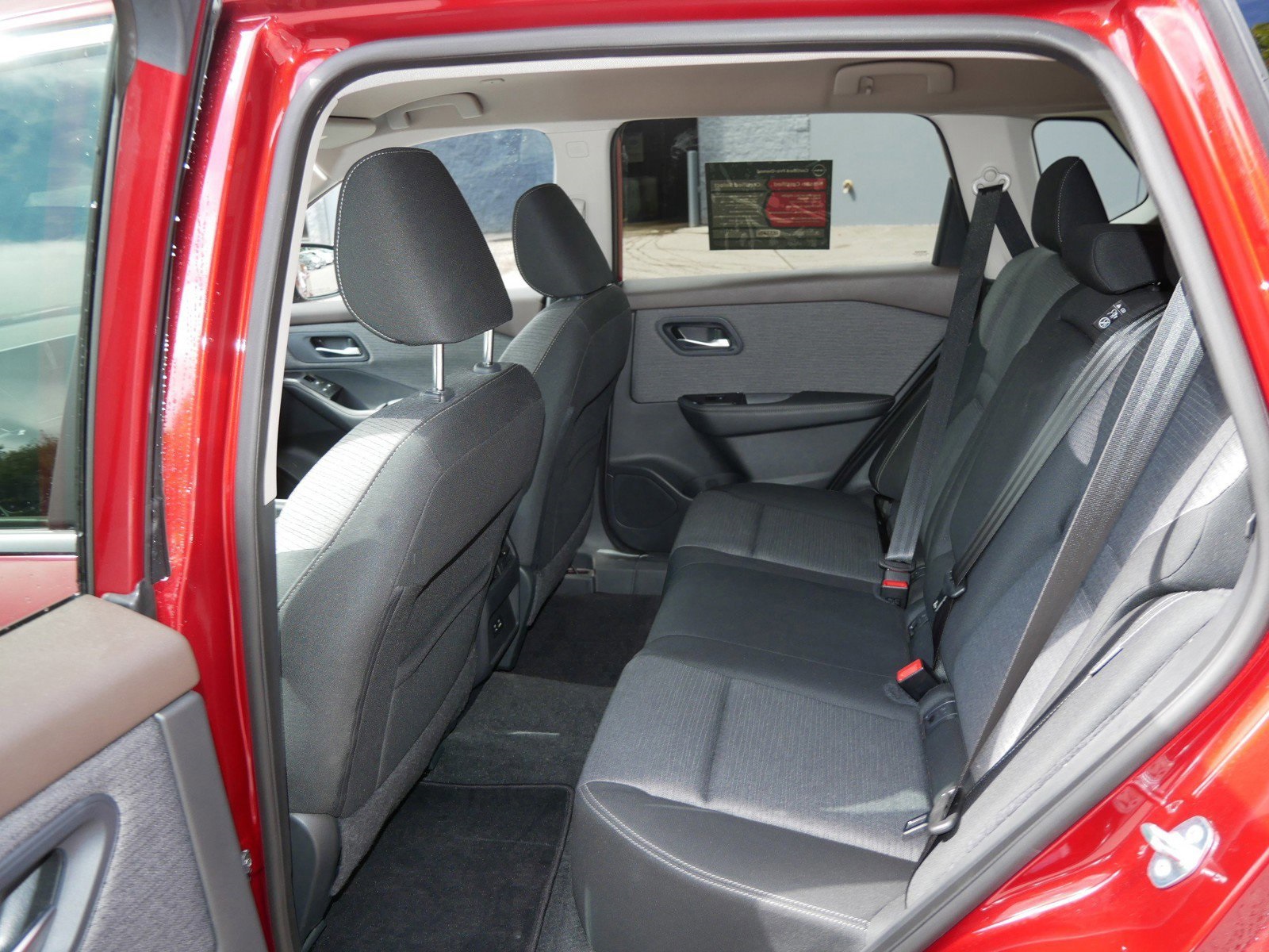 2022 Nissan Rogue SV photo 10