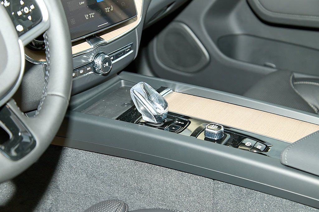 2026 VOLVO XC60 - Image 13