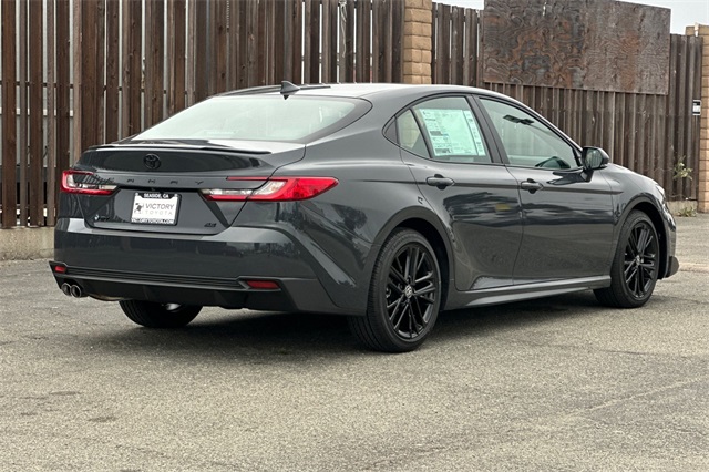 2025 Toyota Camry SE photo 4
