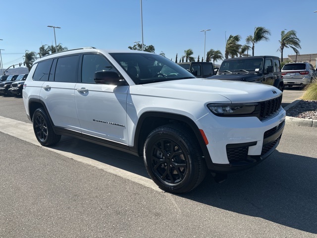 2024 Jeep Grand Cherokee Altitude photo 2