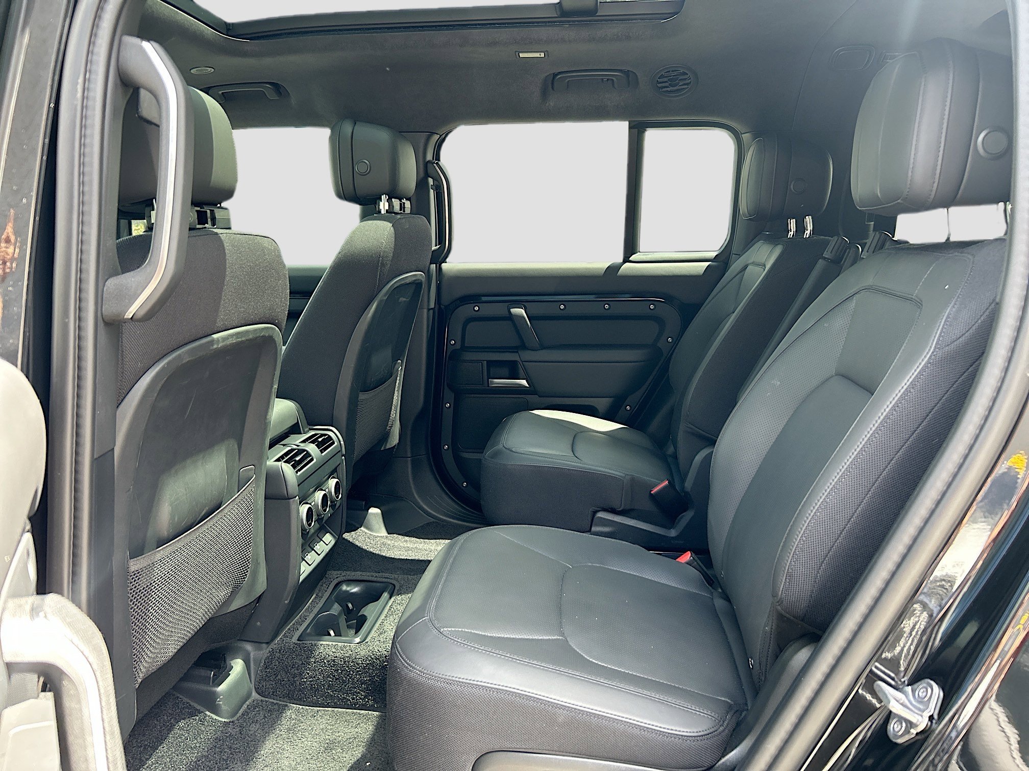 2025 Land Rover Defender 130 X photo 9