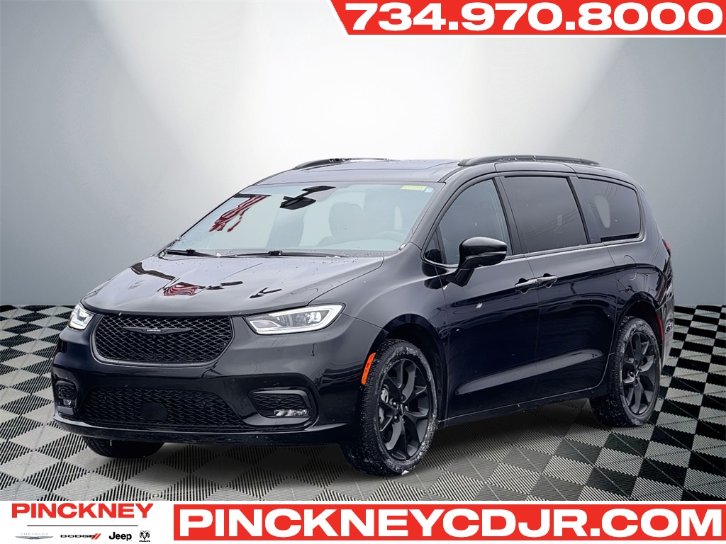 2022 Chrysler Pacifica Limited's photo