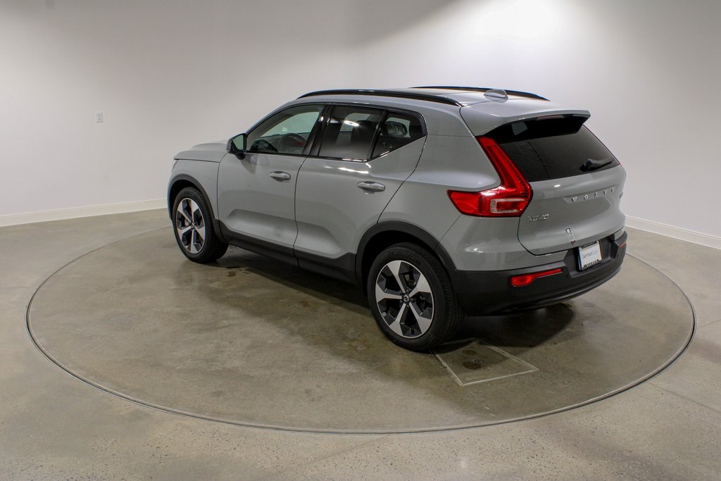 2025 Volvo XC40 Plus photo 4