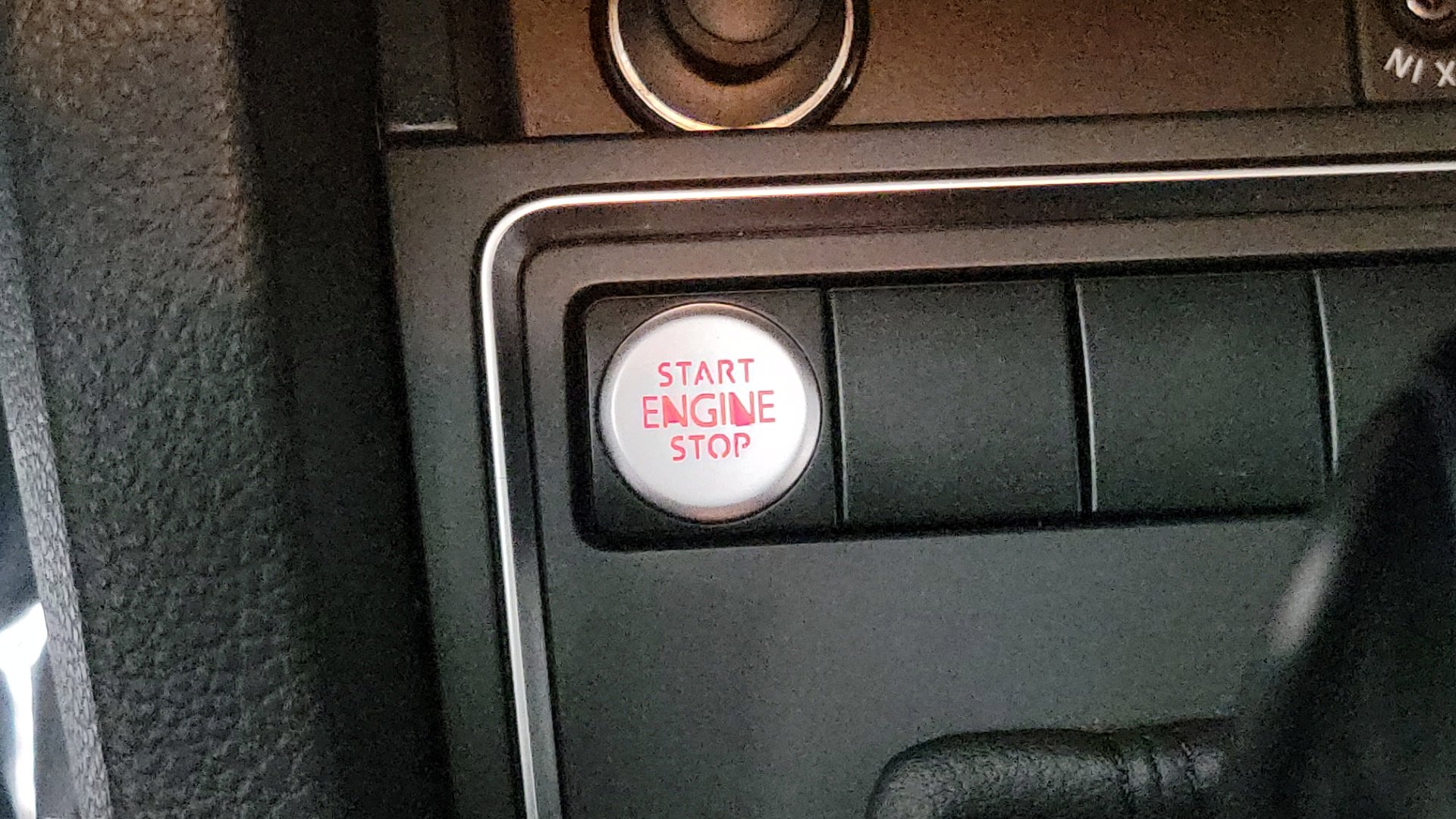 Used 2015 Reflex Silver Metallic Volkswagen 1.8T SE image 30