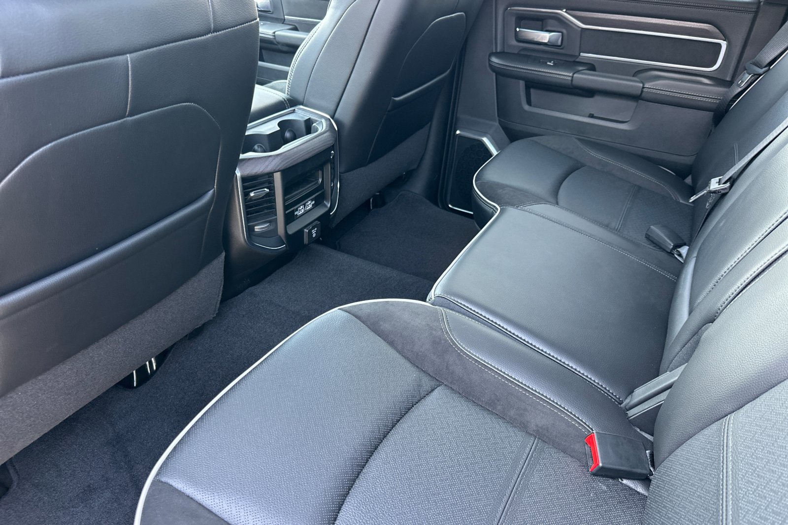 2025 Ram 2500 Laramie photo 9