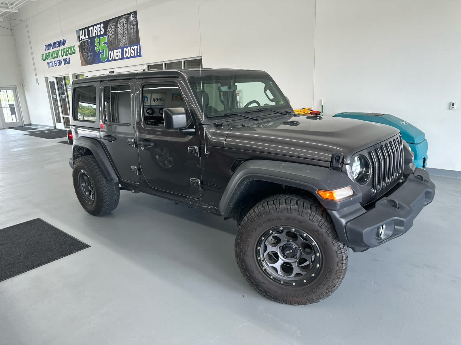 2023 Jeep Wrangler Sport photo 3