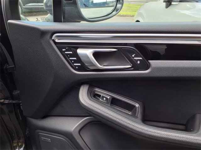 2018 Porsche Macan Base photo 29