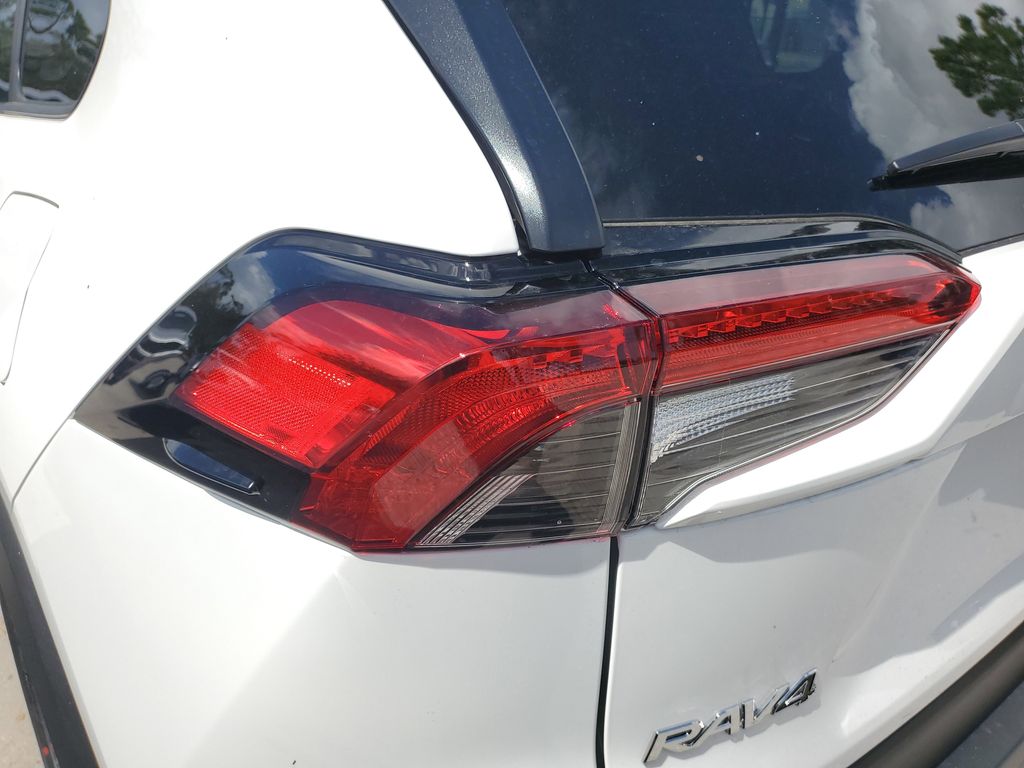 2025 Toyota RAV4 XLE photo 12