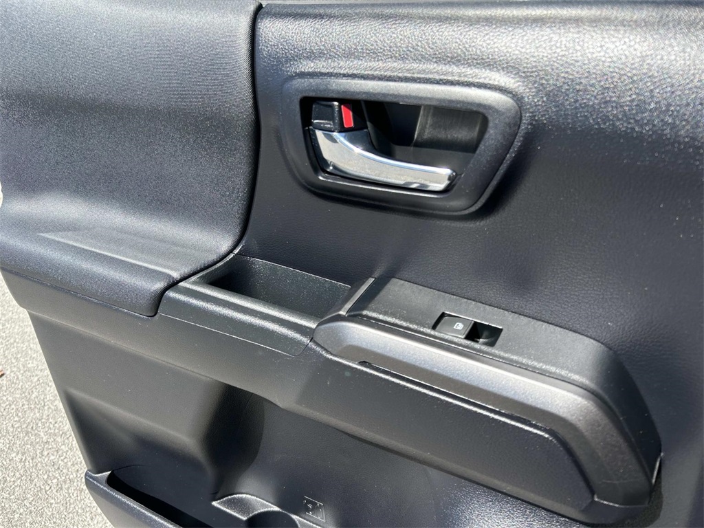 2020 Toyota Tacoma TRD Off-Road photo 17