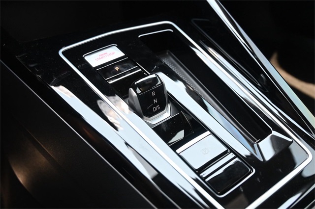 2025 Volkswagen Golf GTI Autobahn photo 12