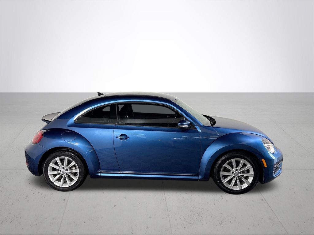 2018 Volkswagen Beetle S photo 5