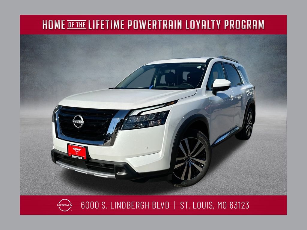 2025 Nissan Pathfinder Platinum's photo