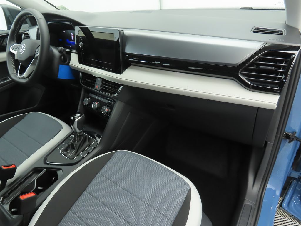 2025 Volkswagen Taos S photo 15