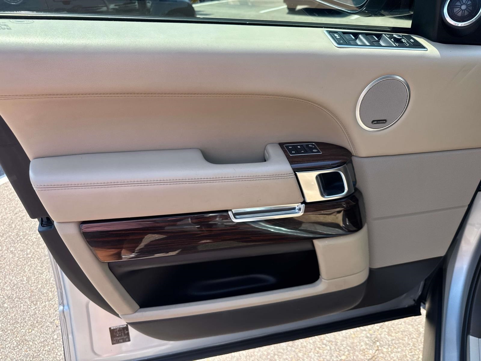2016 Land Rover Range Rover SuperCharged HSE photo 18