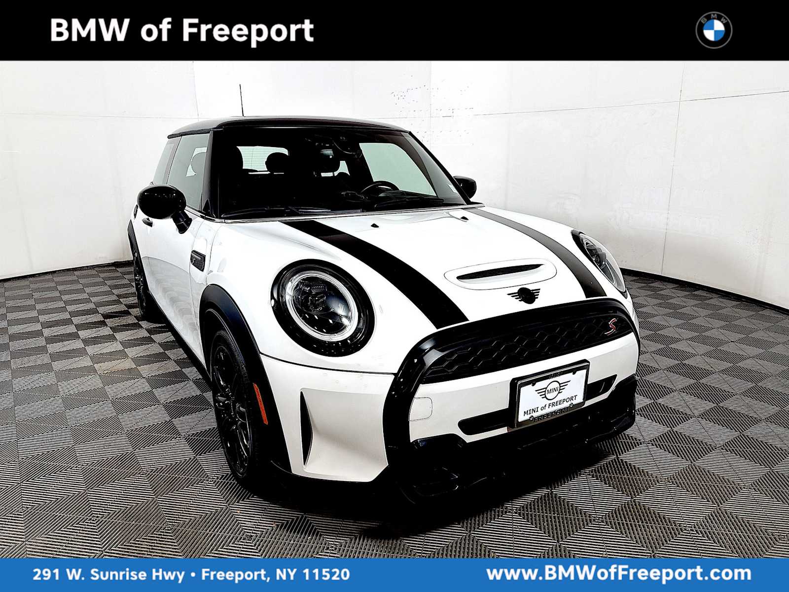 2024 MINI Hardtop 2 Door S's photo