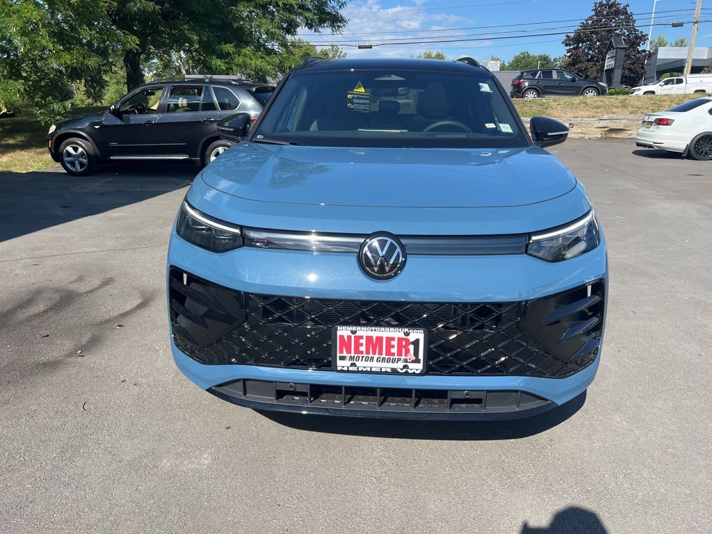 2025 Volkswagen Tiguan SE R-Line Black photo 2