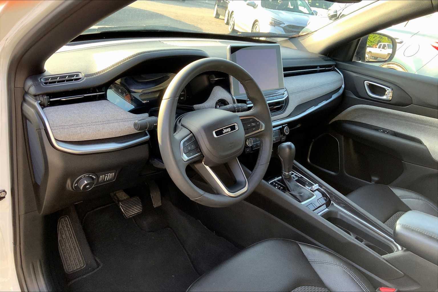 2024 Jeep Compass Latitude photo 16