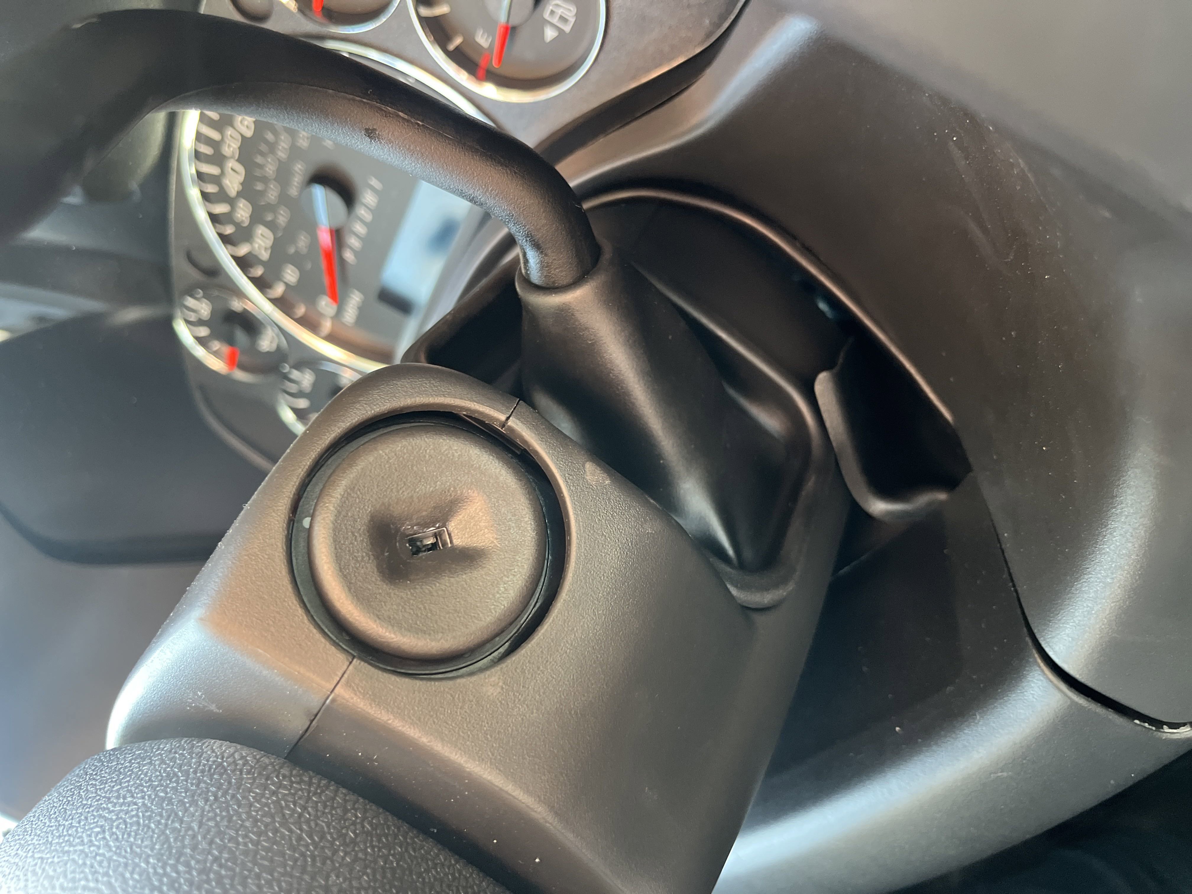 2025 Chevrolet Express Cargo 3500 photo 2