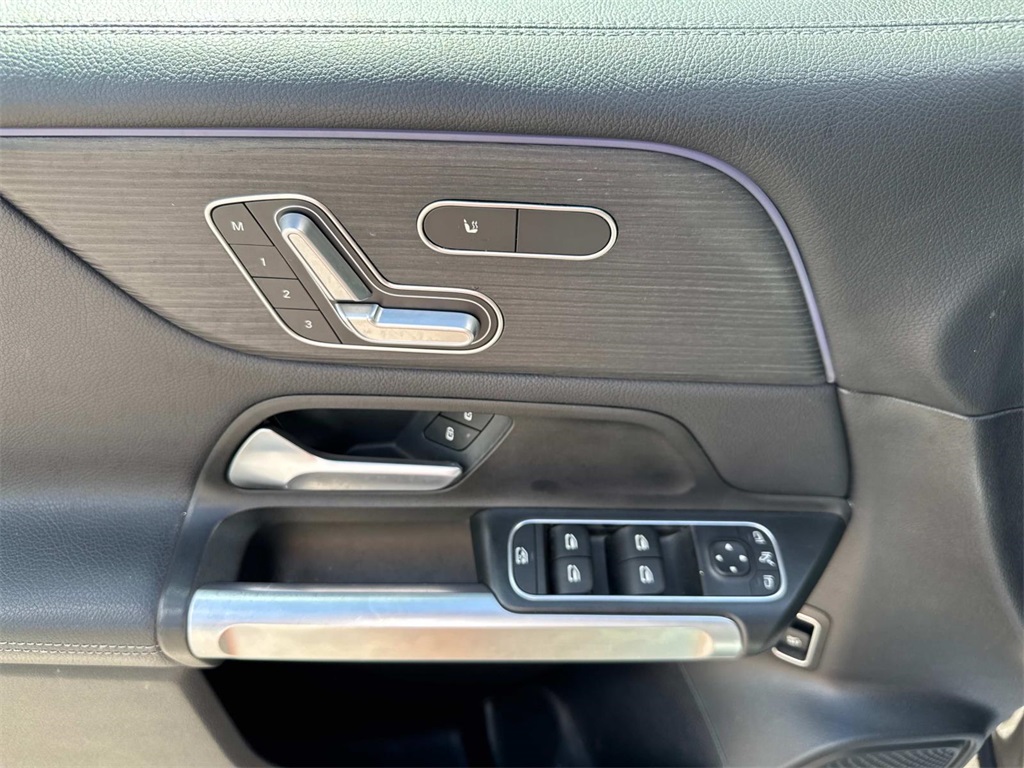 2021 Mercedes Benz GLB 250 photo 19