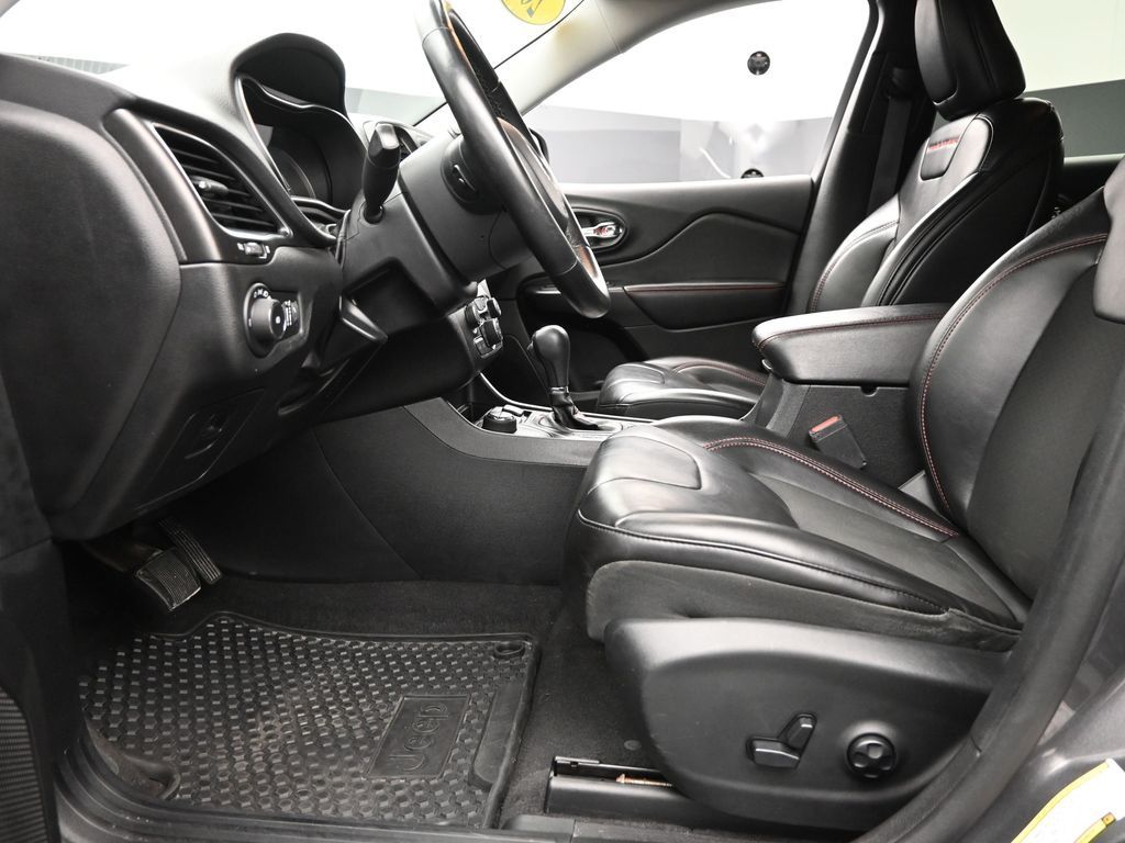 2019 Jeep Cherokee Trailhawk photo 10