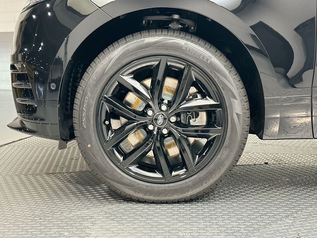 2026 Land Rover Range Rover Velar SE photo 4