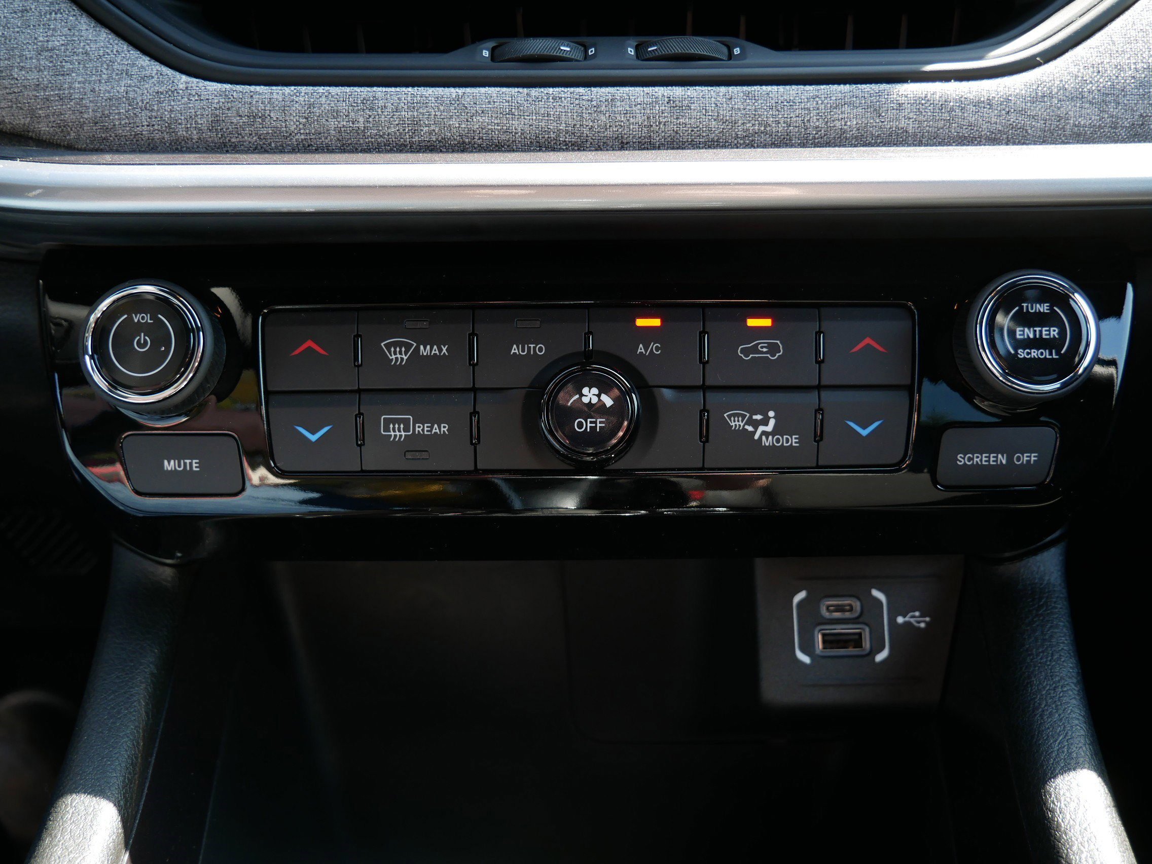 2025 Jeep Compass Latitude photo 18
