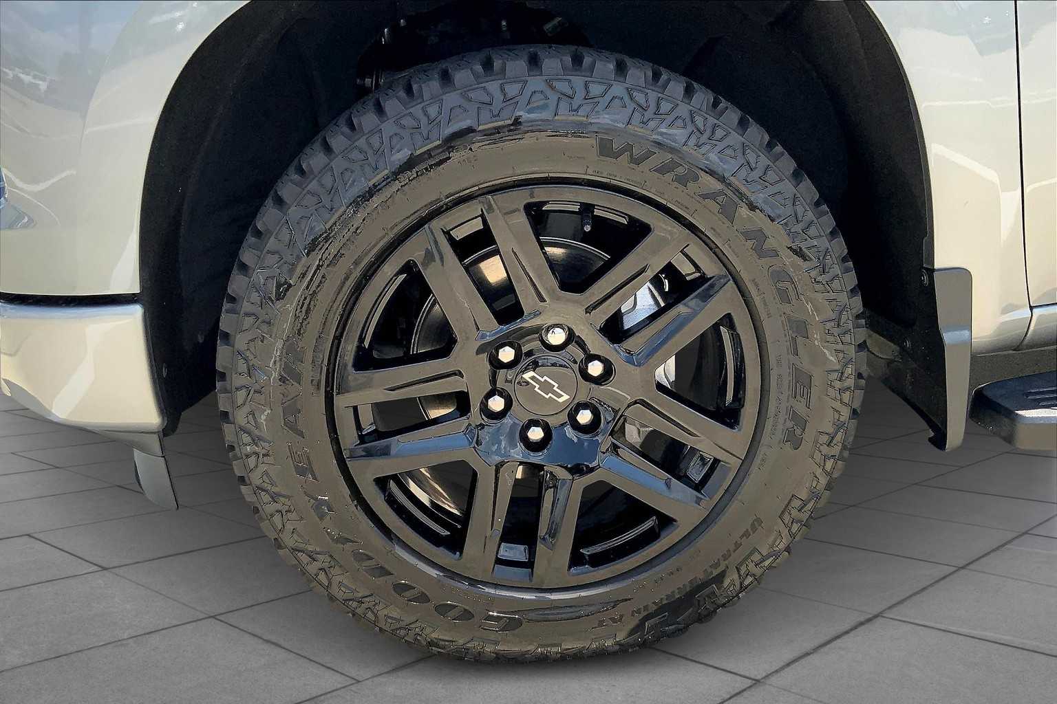 2023 Chevrolet Silverado 1500 Custom photo 9