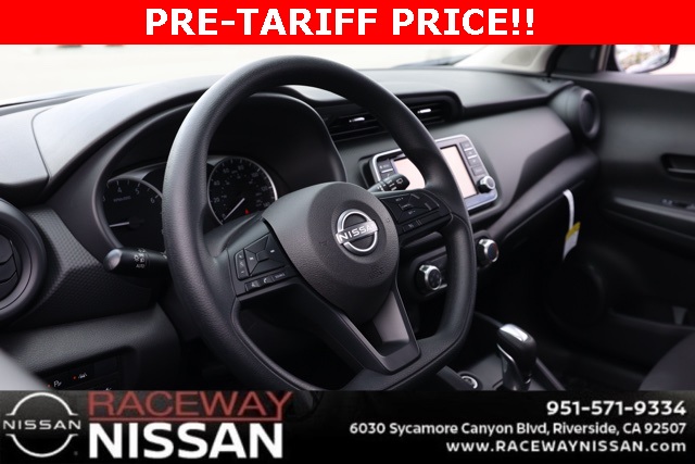 2025 Nissan Kicks Play S photo 12