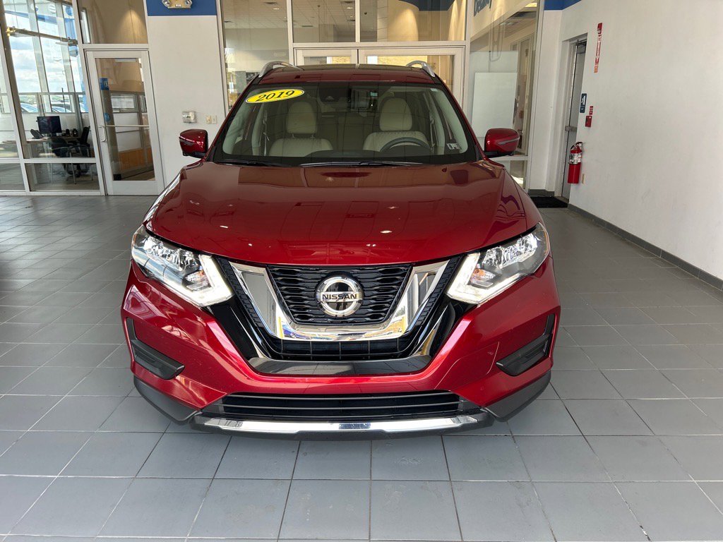 2019 Nissan Rogue SV photo 2