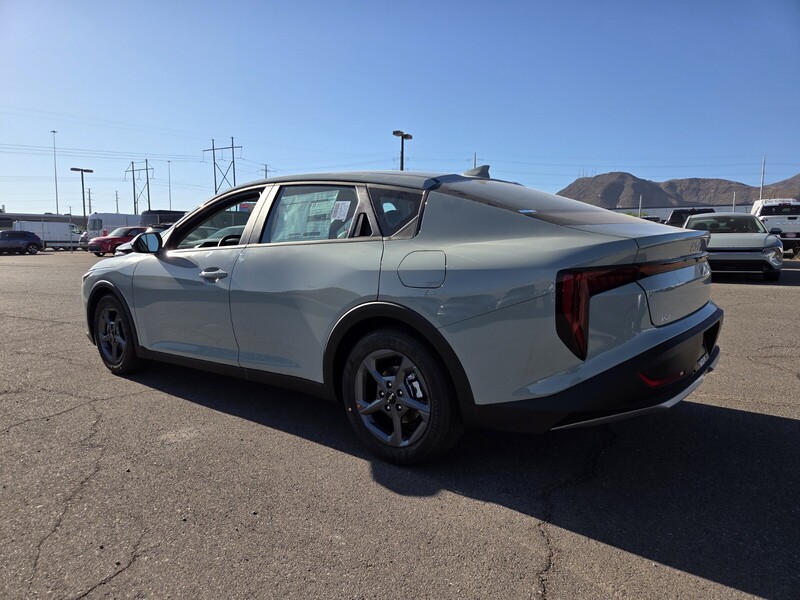 2025 Kia K4 LXS photo 4