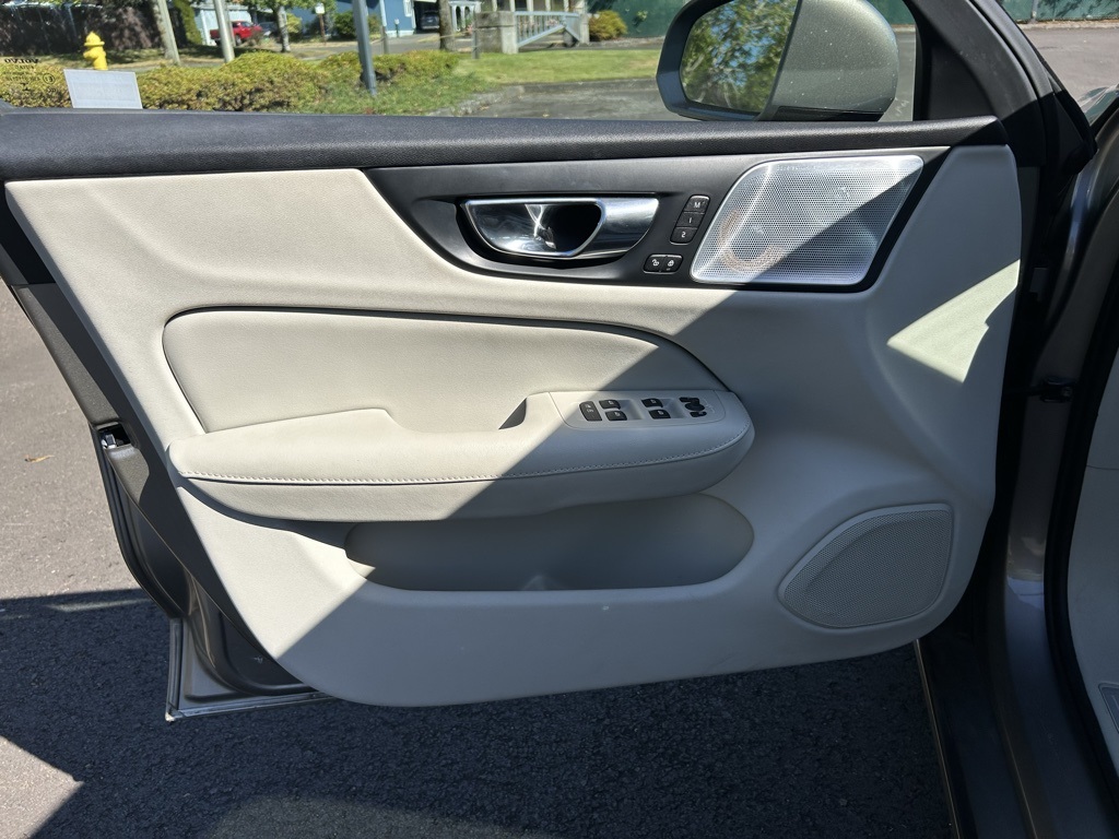 2019 Volvo S60 T6 Inscription AWD photo 9