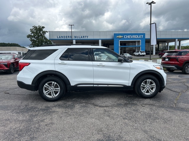 2023 Ford Explorer XLT photo 2