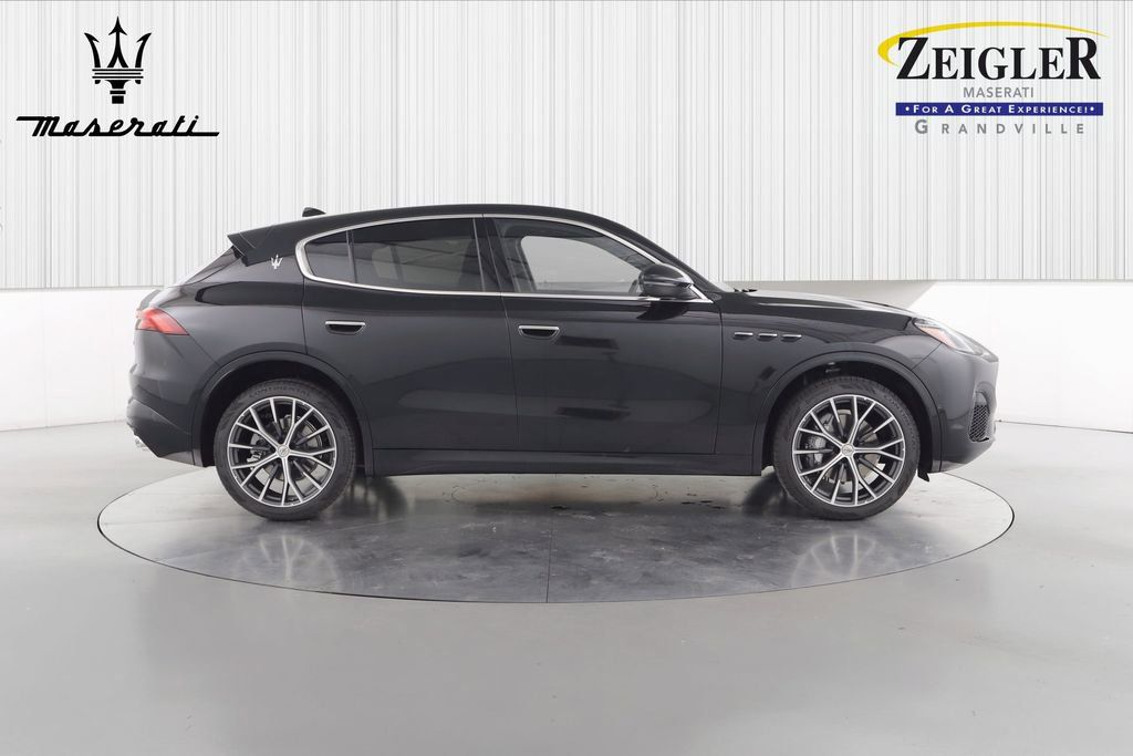 2025 Maserati Grecale photo 2