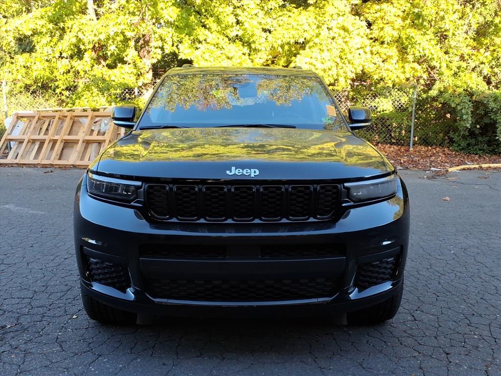 2023 Jeep Grand Cherokee Limited photo 2