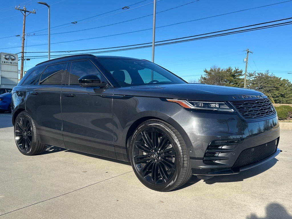 2026 Land Rover Range Rover Velar Dynamic SE's photo