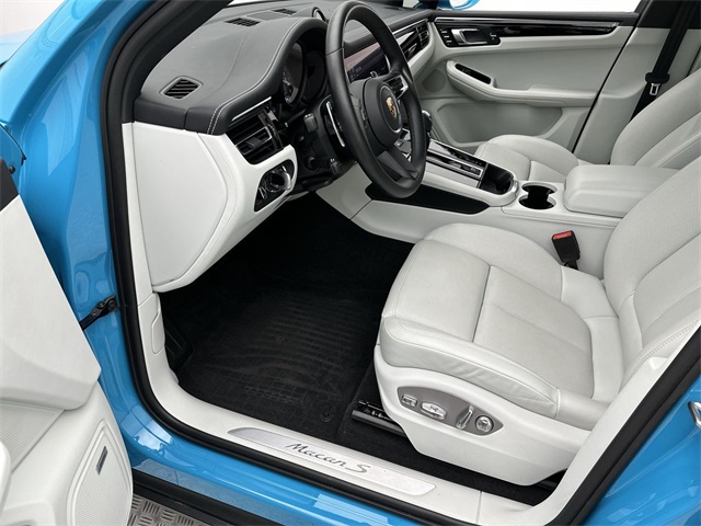 2023 Porsche Macan S photo 3