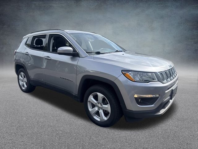 2018 Jeep Compass Latitude photo 2