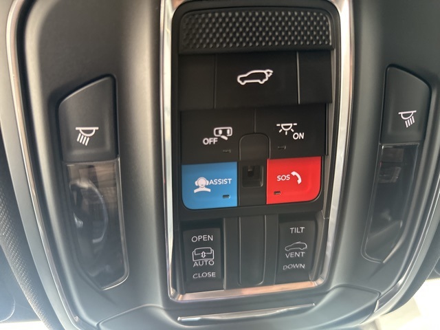2025 Jeep Grand Cherokee Altitude photo 20