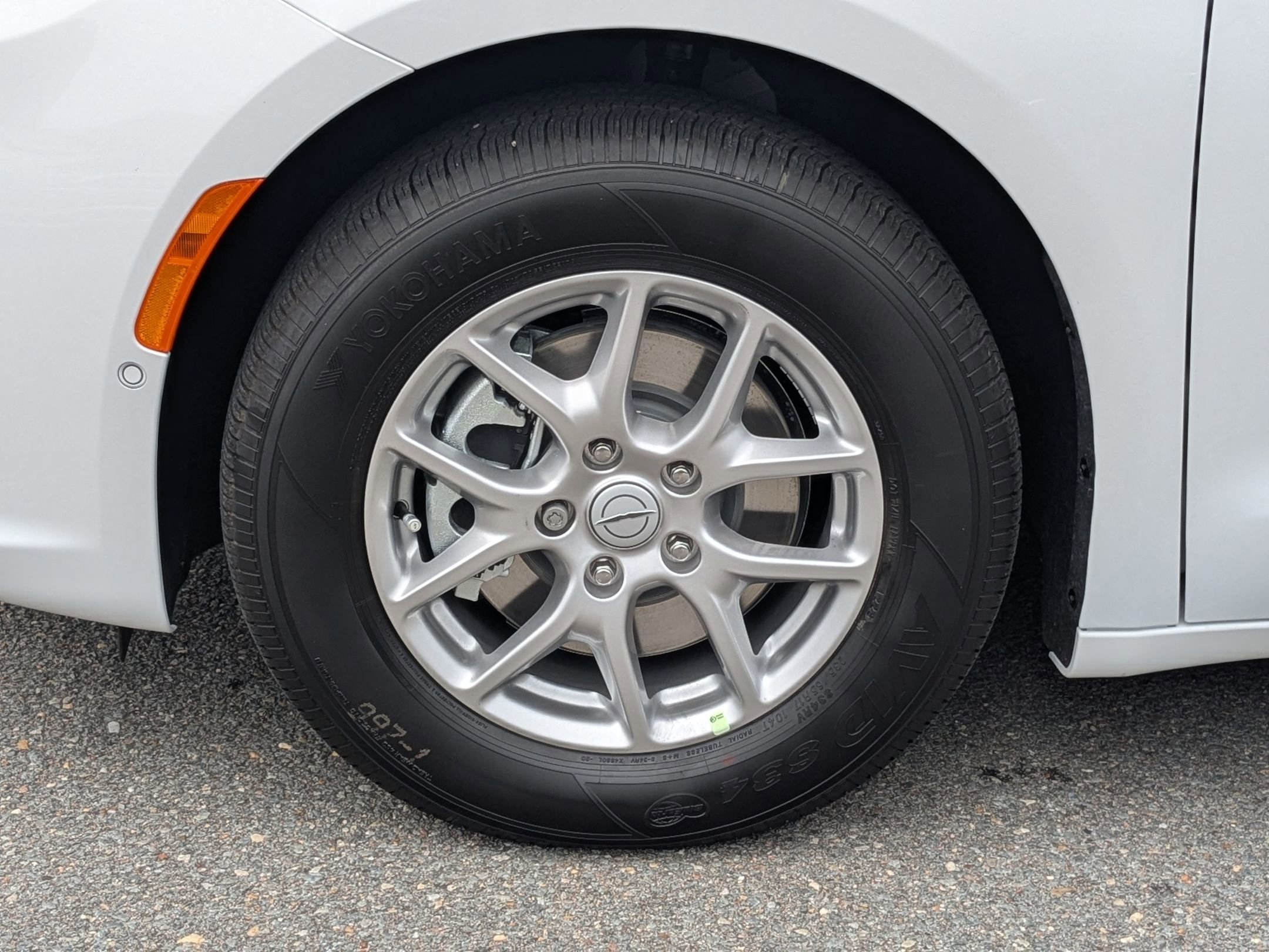2026 Chrysler Pacifica photo 9