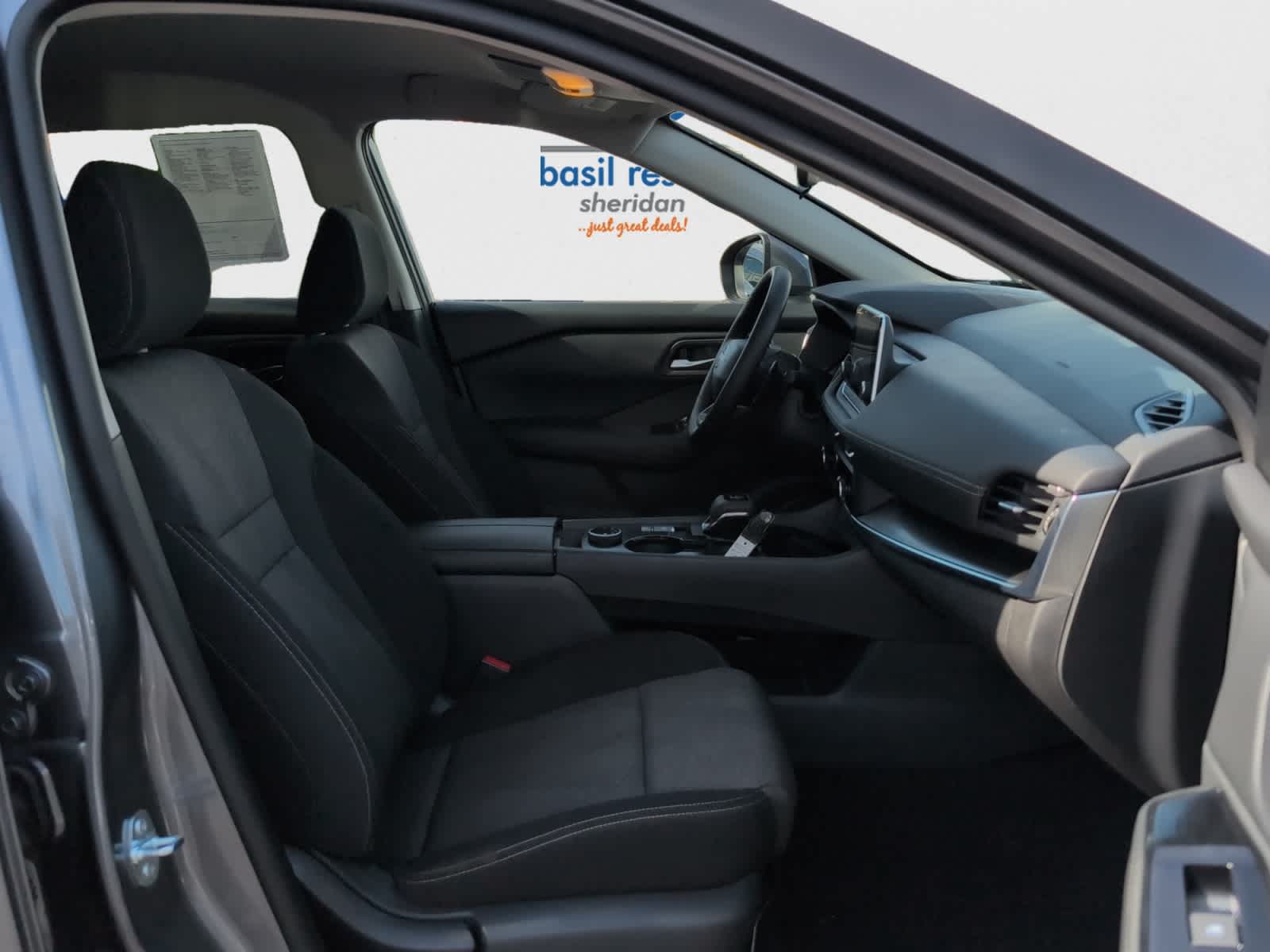 2025 Nissan Rogue SV photo 16