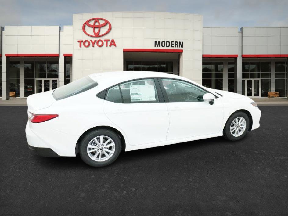 2025 Toyota Camry LE photo 4