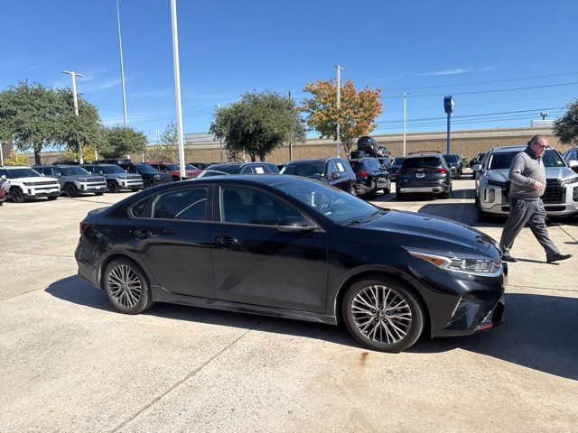 2022 Kia Forte GT-Line photo 2