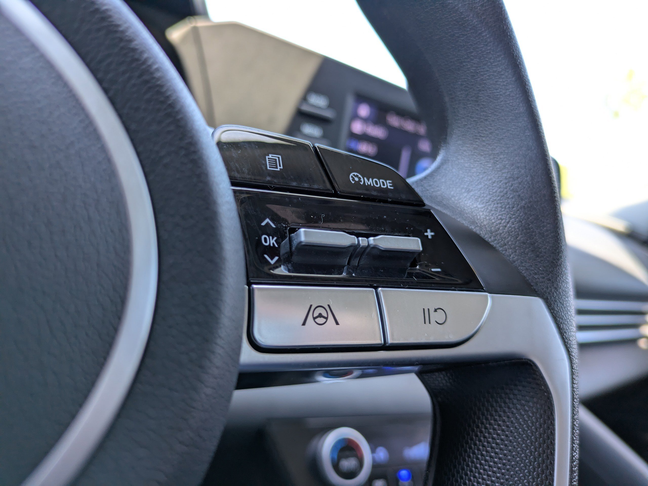 2023 Hyundai Elantra SEL photo 17