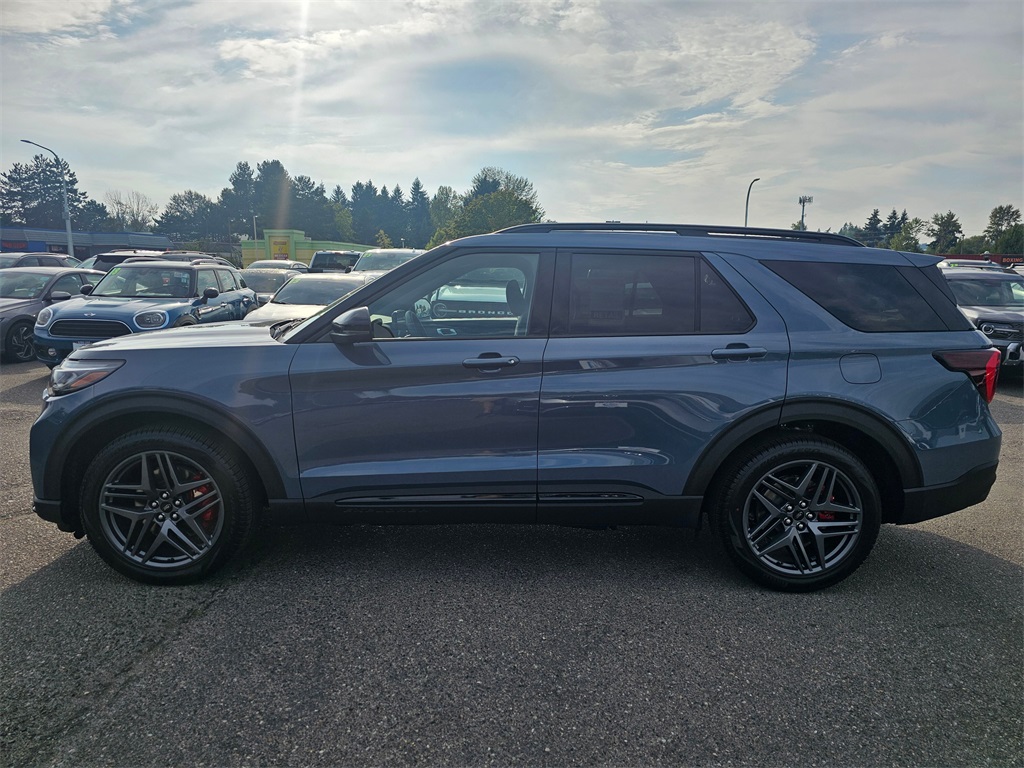 2025 Ford Explorer ST photo 4