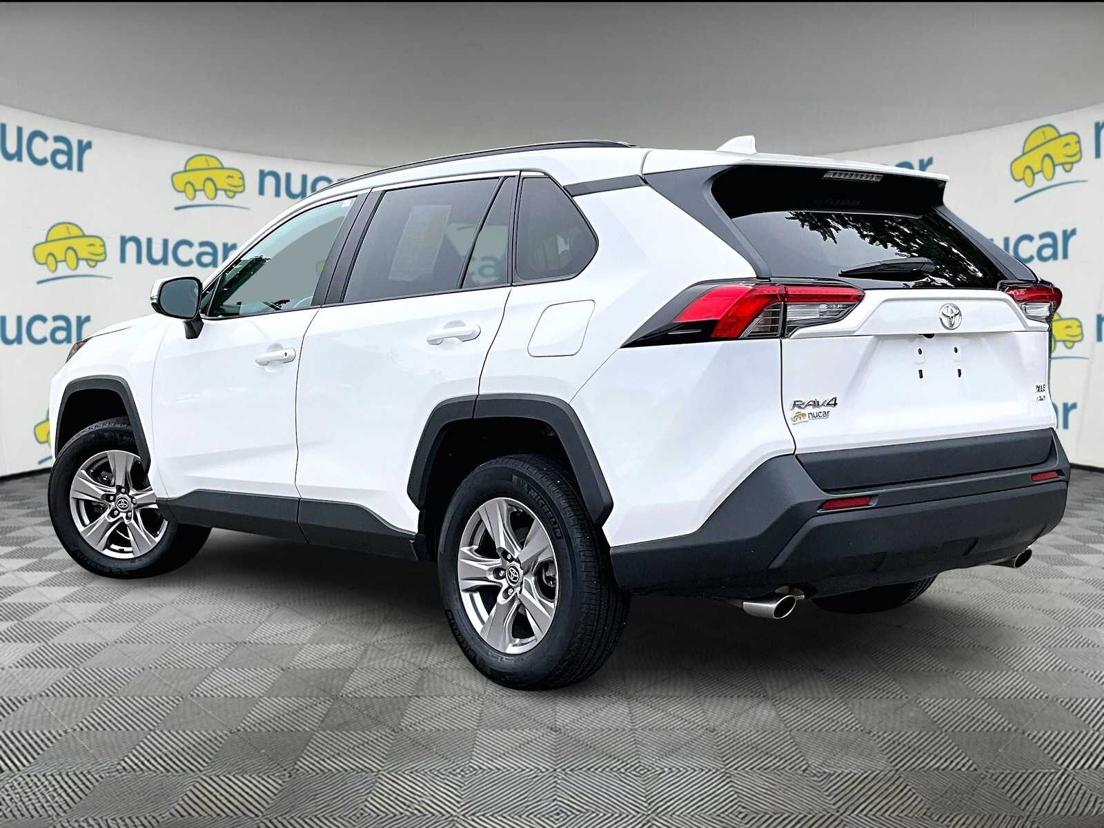 2023 Toyota RAV4 XLE photo 7