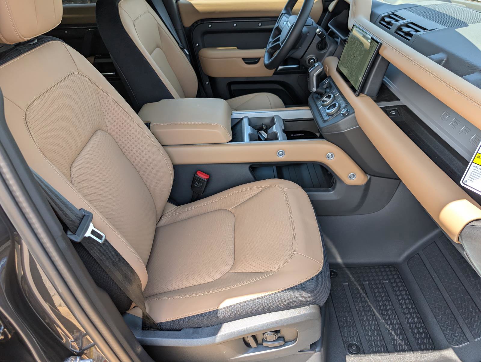 2025 Land Rover Defender 110 photo 34
