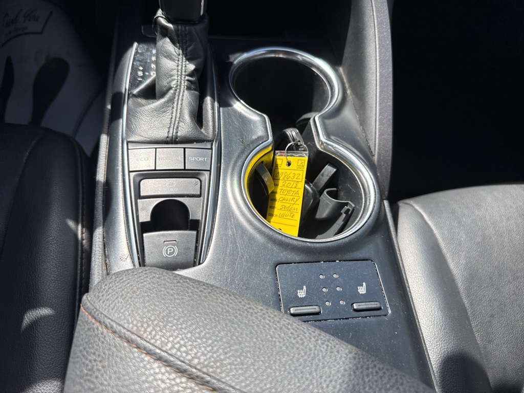 2018 Toyota Camry XLE photo 12