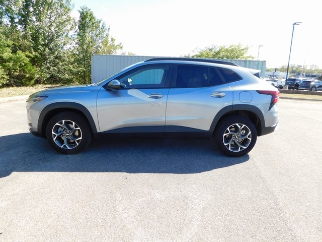 2024 Chevrolet Trax LT photo 3