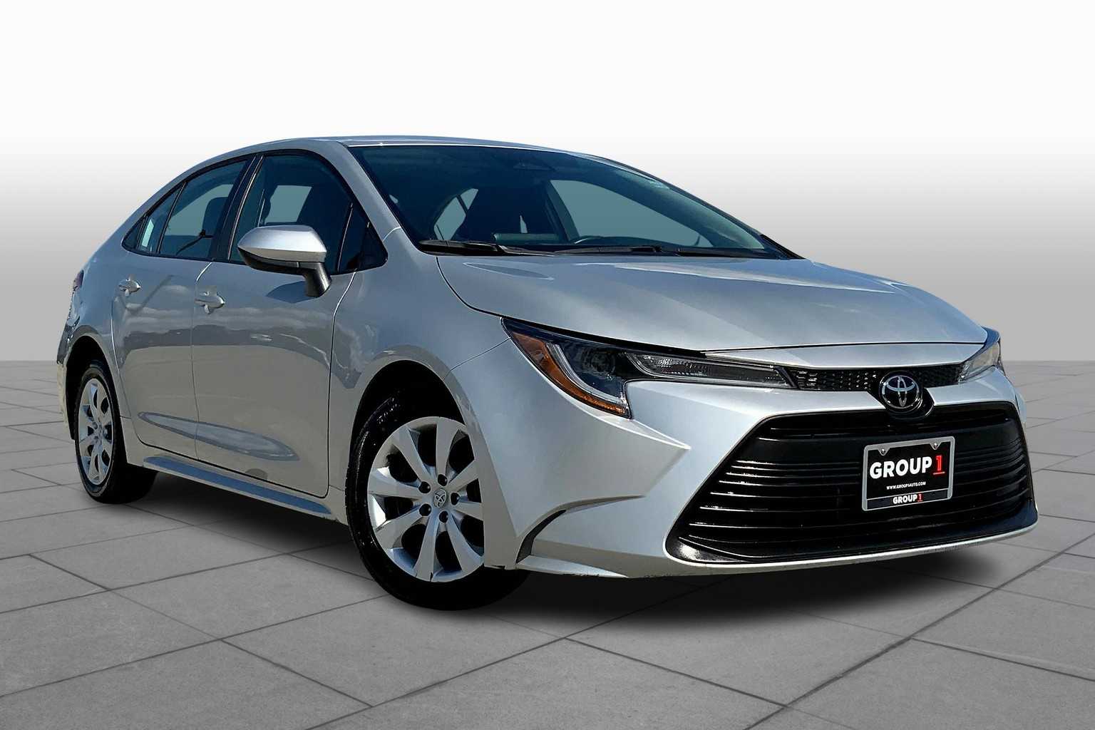 2024 Toyota Corolla LE photo 2